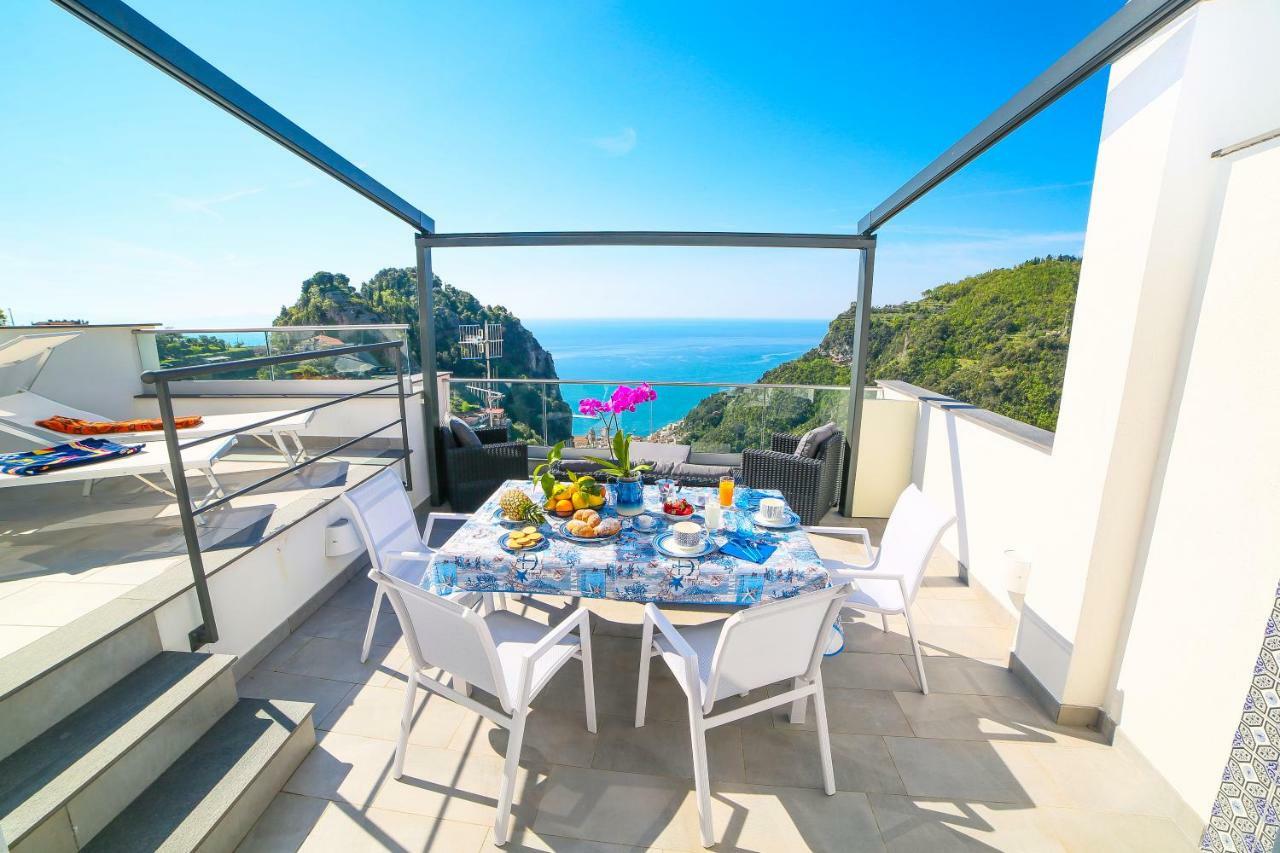 Admiring Amalfi * Scala