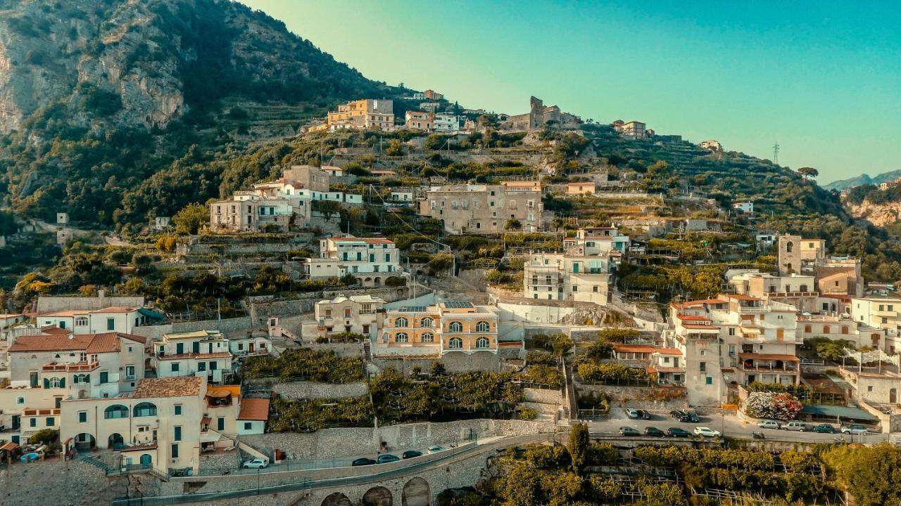 Admiring Amalfi * Scala