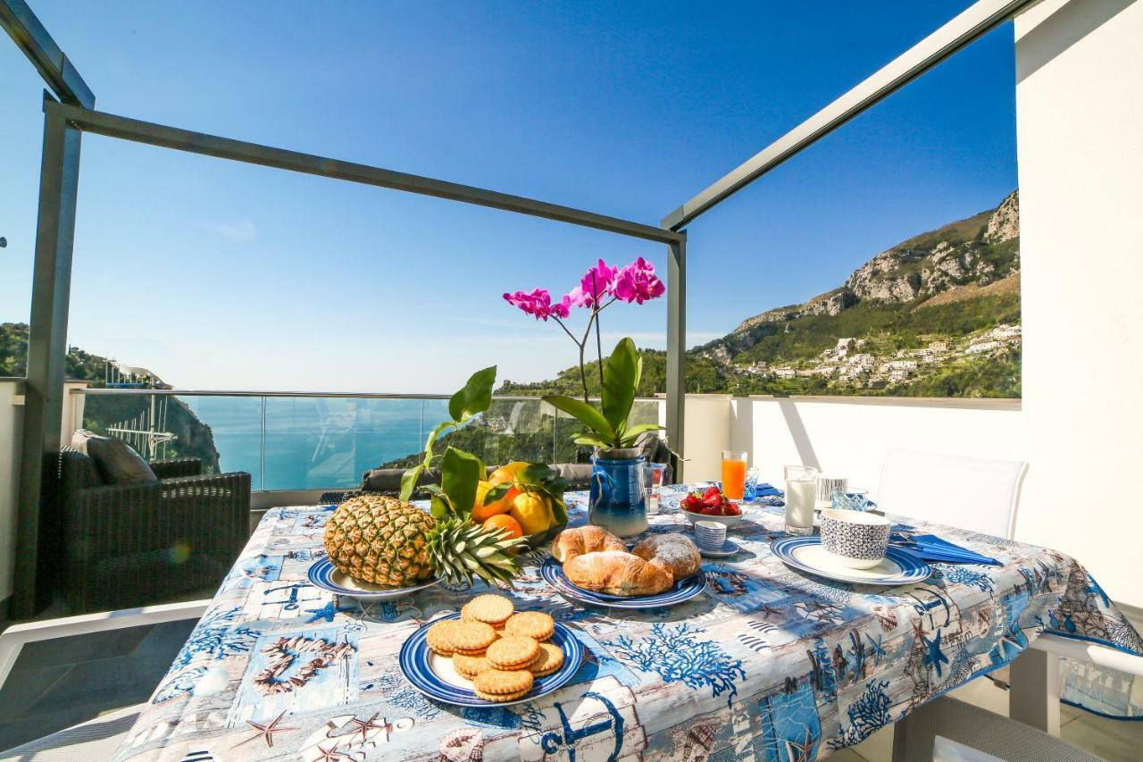 Admiring Amalfi *