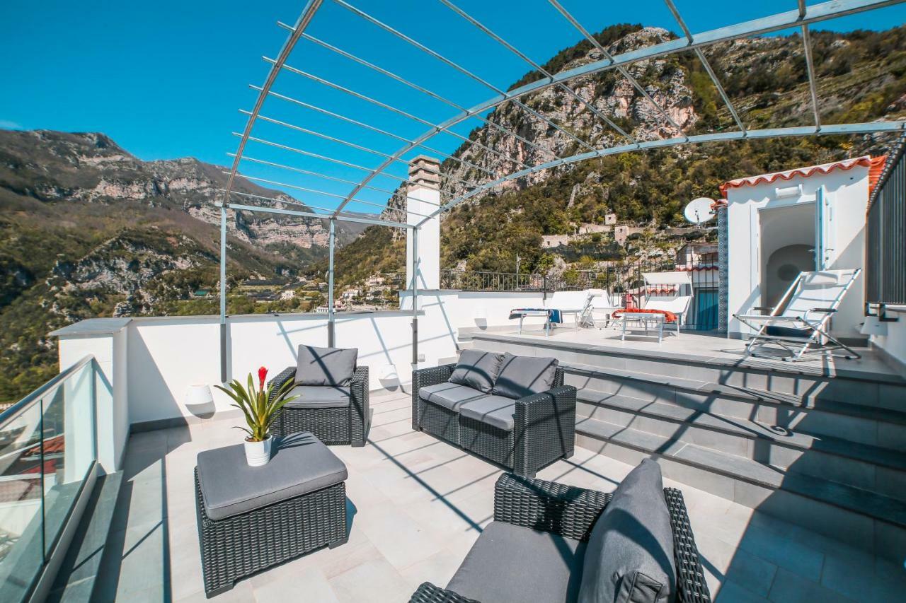 Admiring Amalfi Scala