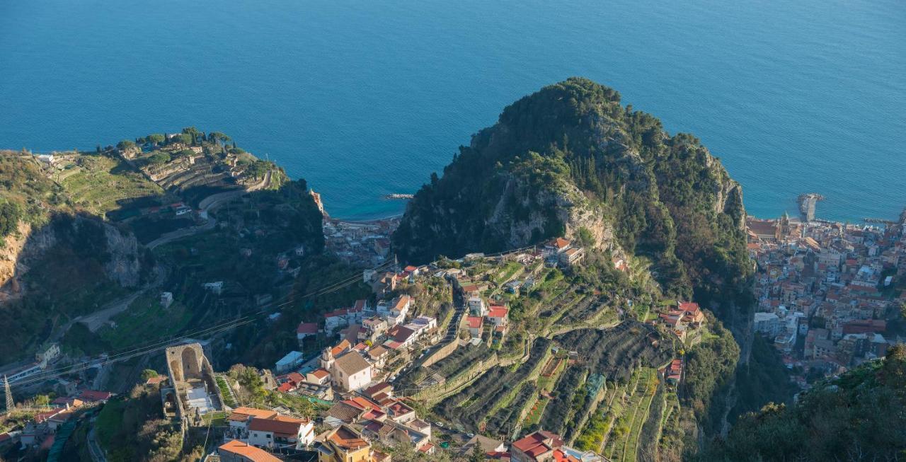 Admiring Amalfi Scala